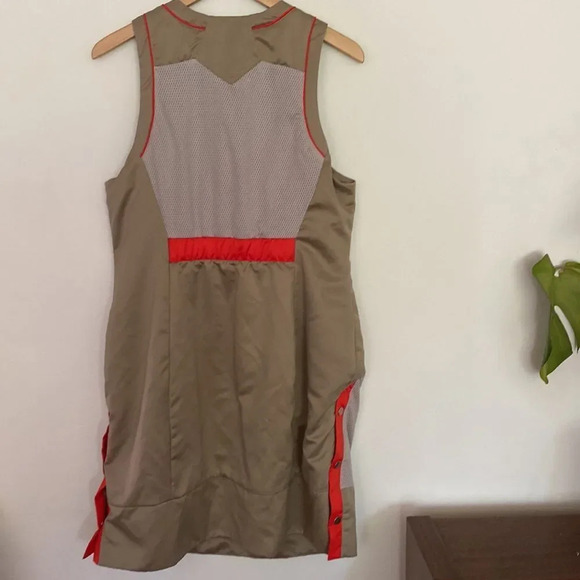 Micheal Jordan dress sz L AIR tan white red snap details great condition! - Picture 6 of 7